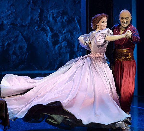 Kelli O'Hara and Ken Watanabe in The King and I (Photo credit: Paul Kolnik)  (Courtesy of Lincoln Center Theater)